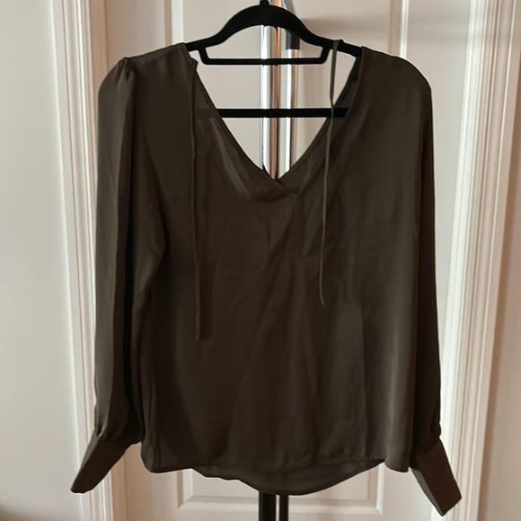 Express military green blouse - Picture 3 of 3